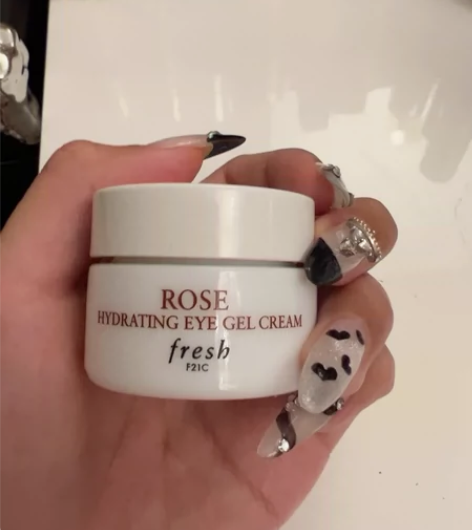 馥蕾诗眼霜 开封四个月 余量如图 感兴趣的...