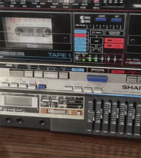 夏普800Z（D），估计是囯内组装的，但音...