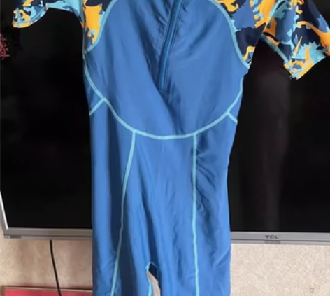 迪卡浓泳衣133-142尺码 感兴趣的话点...