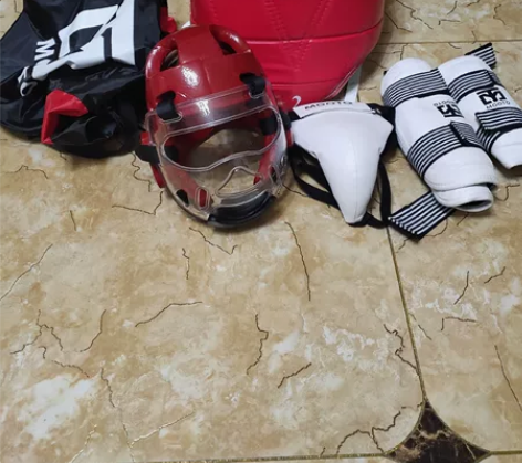 跆拳道护具，2号，中码，孩子用过两次不学了...