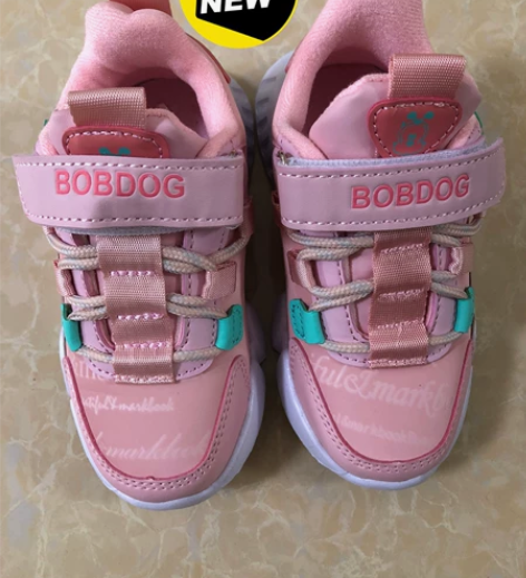 27码女童运动鞋，朋友送的，现在拿出来穿发...