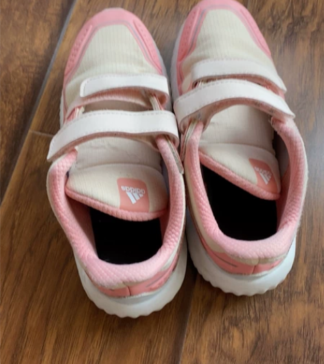 阿迪达斯的女童鞋，转给需要的朋友。 感兴趣...