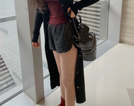 【手工制羊皮， 油亮，软，滑】 超短 侧开...