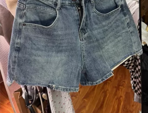 牛仔短裤S码 95～105左右穿 穿过一次...