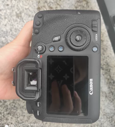 佳能6d 成色98新 快门2万左右 原电原...