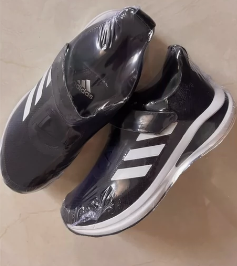 阿迪儿童运动鞋，男女可穿 35.5码孩子穿...