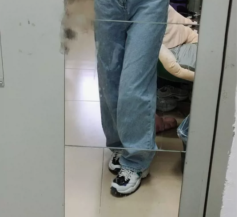 浅蓝色牛仔裤宽松直筒男女显瘦遮腿型大码女装...