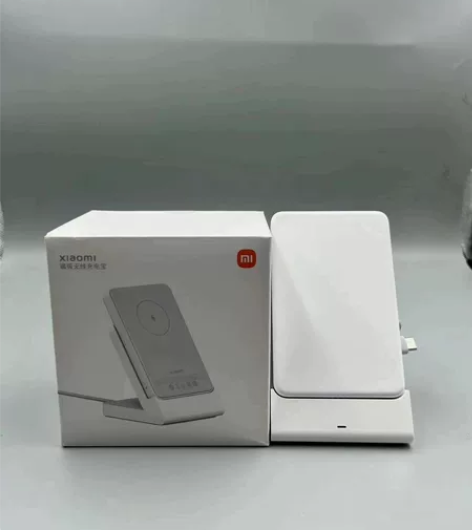闲置小米苹果磁吸无线充电宝5000毫安，仅...