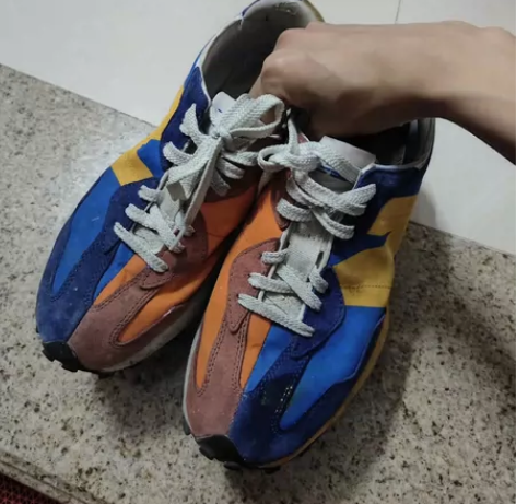 新百伦327 41.5 有需要的话可以帮忙...