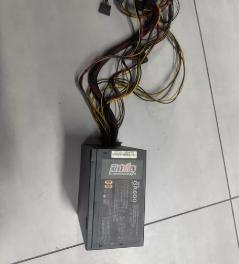 游戏伙伴GR600 额定425W台式主机通...