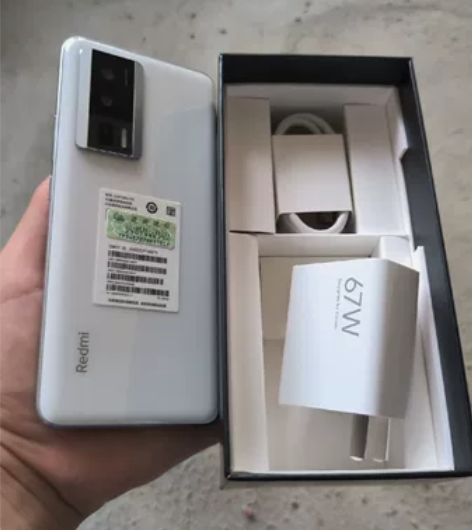 红米k60，8?256全配件都有想要私聊 ...