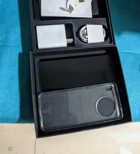 vivox90 9成新，冰蓝色， 8+25...