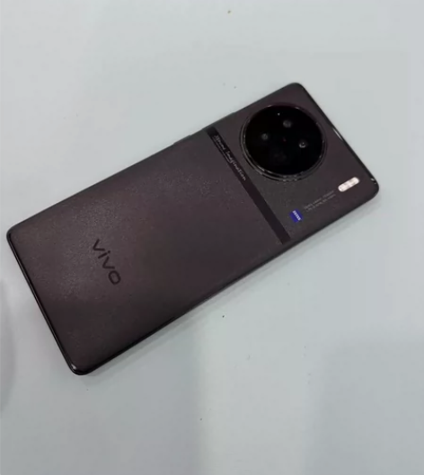 Vivo X90黑，内存8?256G，成色...
