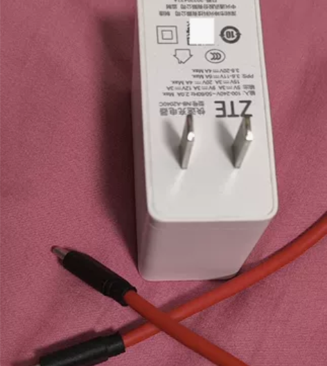 出售中兴Axon 40 Ultra原装快充...