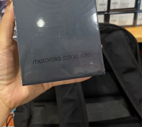 出摩托罗拉moto edge X30 冠军...