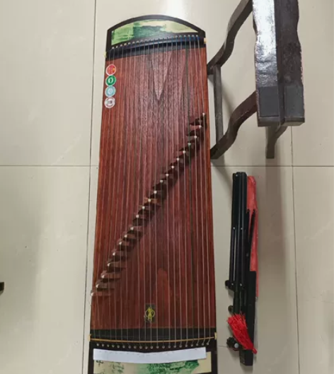 四百出，可小刀，初学者小古筝，九成新。 同...