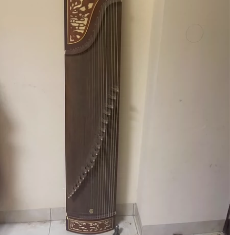 古筝，孩子以前学习用的，闲置家中。整体完好...