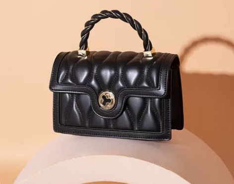 全新手拿包斜挂包大东牌子，朋友实体店逛街买...