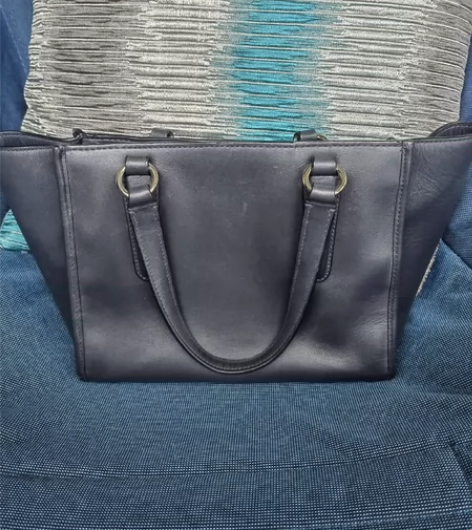 COACH手提包（斜背肩带已丢） 感兴趣的...