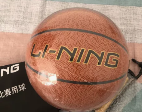 李宁户外篮球，买给弟弟踢的，他三分钟热度又...