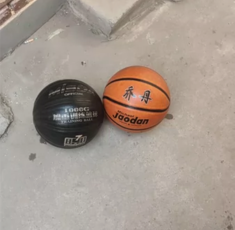 处理两个篮球，黑的30，橙色20 感兴趣的...