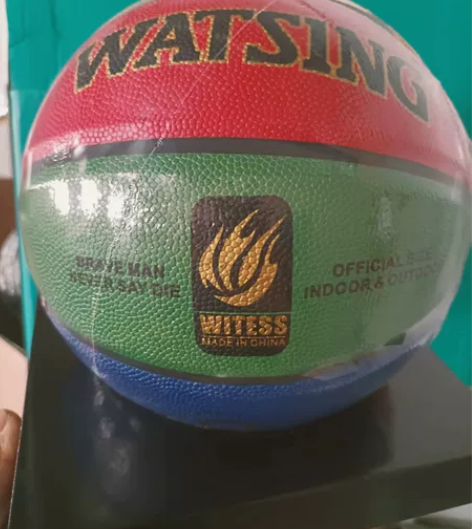 正品篮球，全新，儿童5号球，超好看的颜色深...