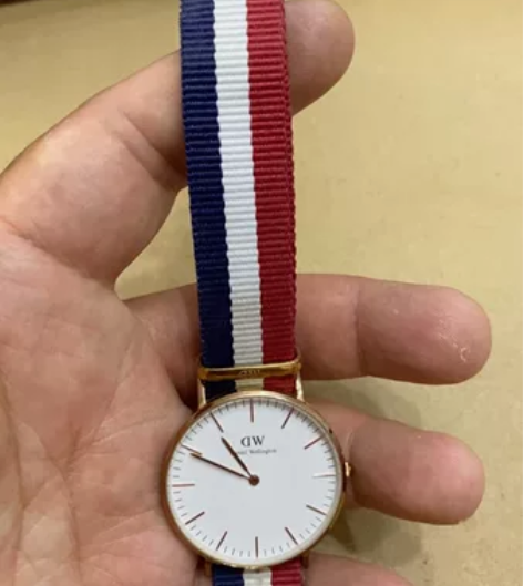 闲置DW手表，正面很新。 感兴趣的话点“我...