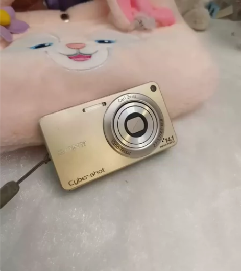 索尼W350，全新电池，8g卡，万能充，贴...