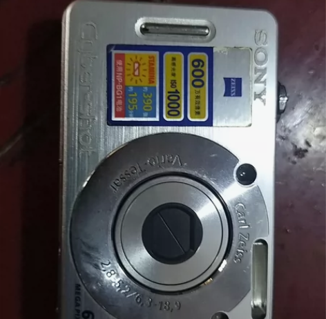 索尼  DSC W50正常使用 没有充电器...