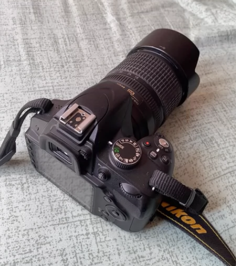 没空玩了，镜头是18-105的 感兴趣的话...