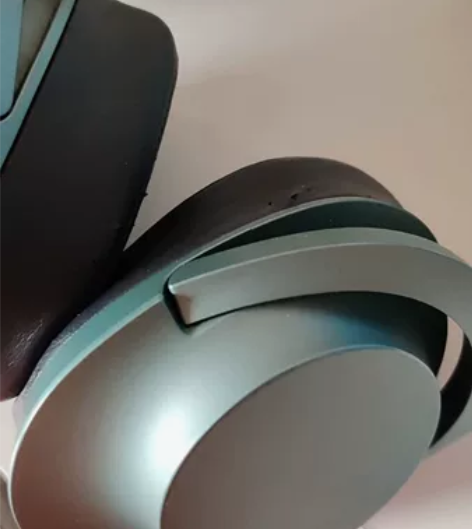 索尼wh-h900n 使用痕迹明显，划痕少...