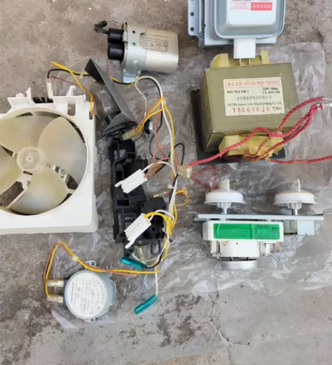 美的微波炉拆机配件      是铜包铝线 ...