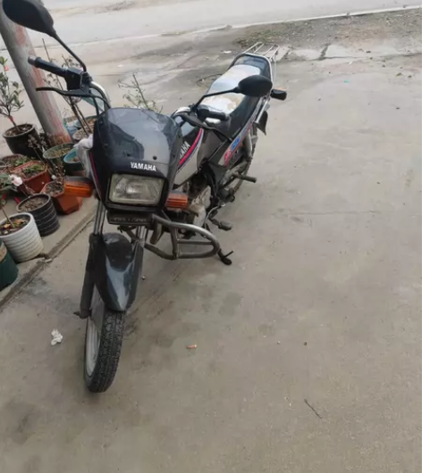 雅马哈劲虎150摩托车，一代经典，当年一万...