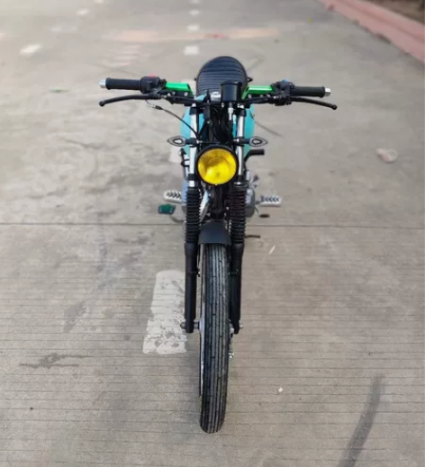 22年7月维多利亚复古踏板摩托车。无撞无倒...