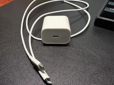 苹果20W原装快充头?线一套出了，充电速度...