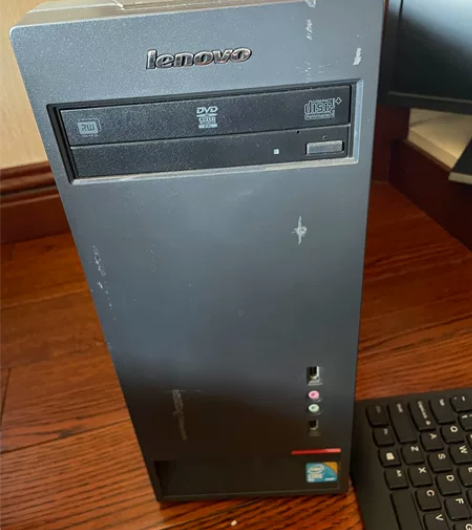 联想台式机。 能用还可以。主要是送无线键盘...