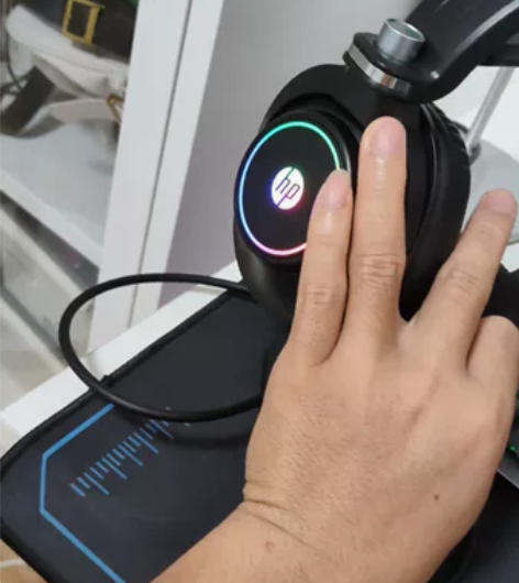 惠普的耳机，7.1音道，吃鸡杠杠的，谁要自...