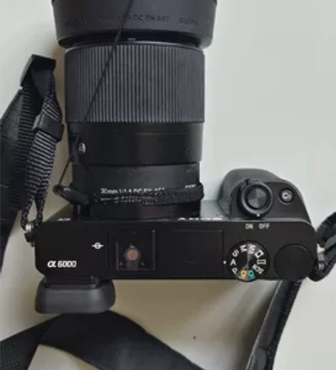 索尼a6000微单相机+适马30镜头 还有...