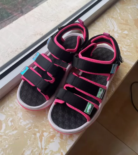 李宁LI NING正品凉鞋，35尺码，尺码...