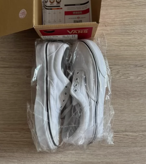 Vans白色板鞋35号 因为太白了只穿过几...