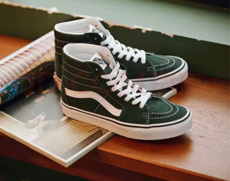 出个万斯 40码 穿过一次  原价五百多买...