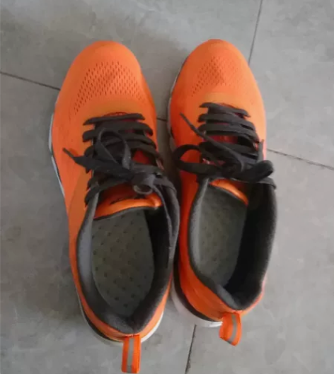 特步男鞋子 这片土地，差不多正好是个?，有...