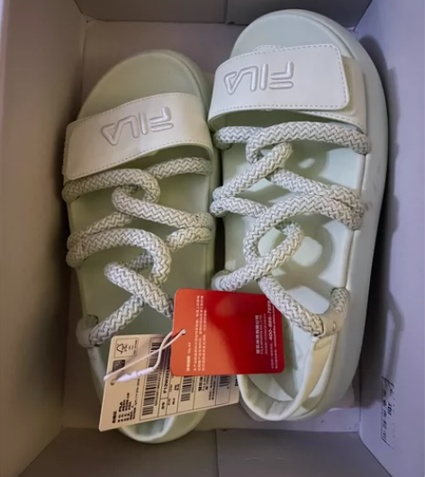 斐乐女凉鞋，全新，喜欢就拍，38码，不议价...