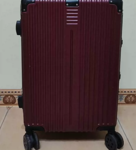 闲置铝框拉杆箱，原价三四百的箱子， 使用次...