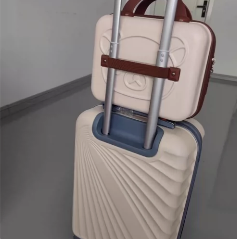 实体店不开了，剩下18个低价处理，网红款小...