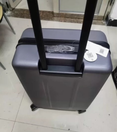 全新自用 公司送的小米90分行李箱 一个...