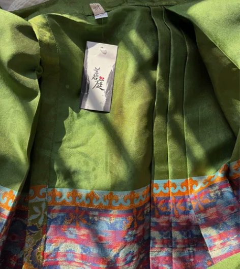 兰若庭 吊牌还在 M码 只试穿 现在拍现在...