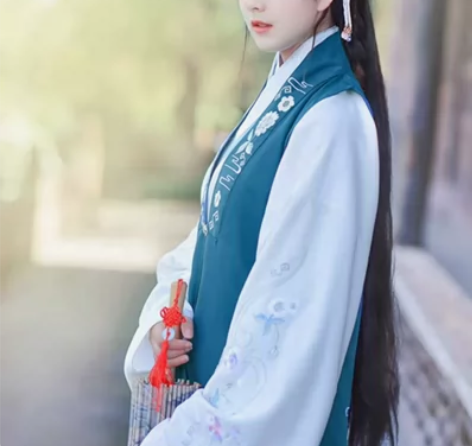 【转卖】如梦霓裳宣清花朝记红景天联名明制长...