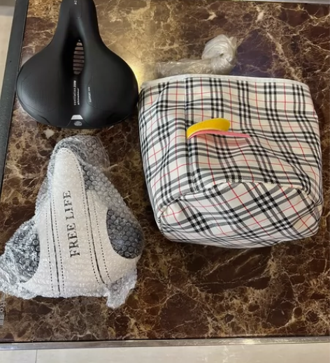 买自行车送的配件，全新，两个座椅，一个篮子...