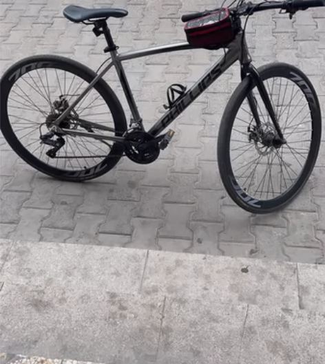 公路赛直板把。胎毛还在 没咋骑。 只支持同...